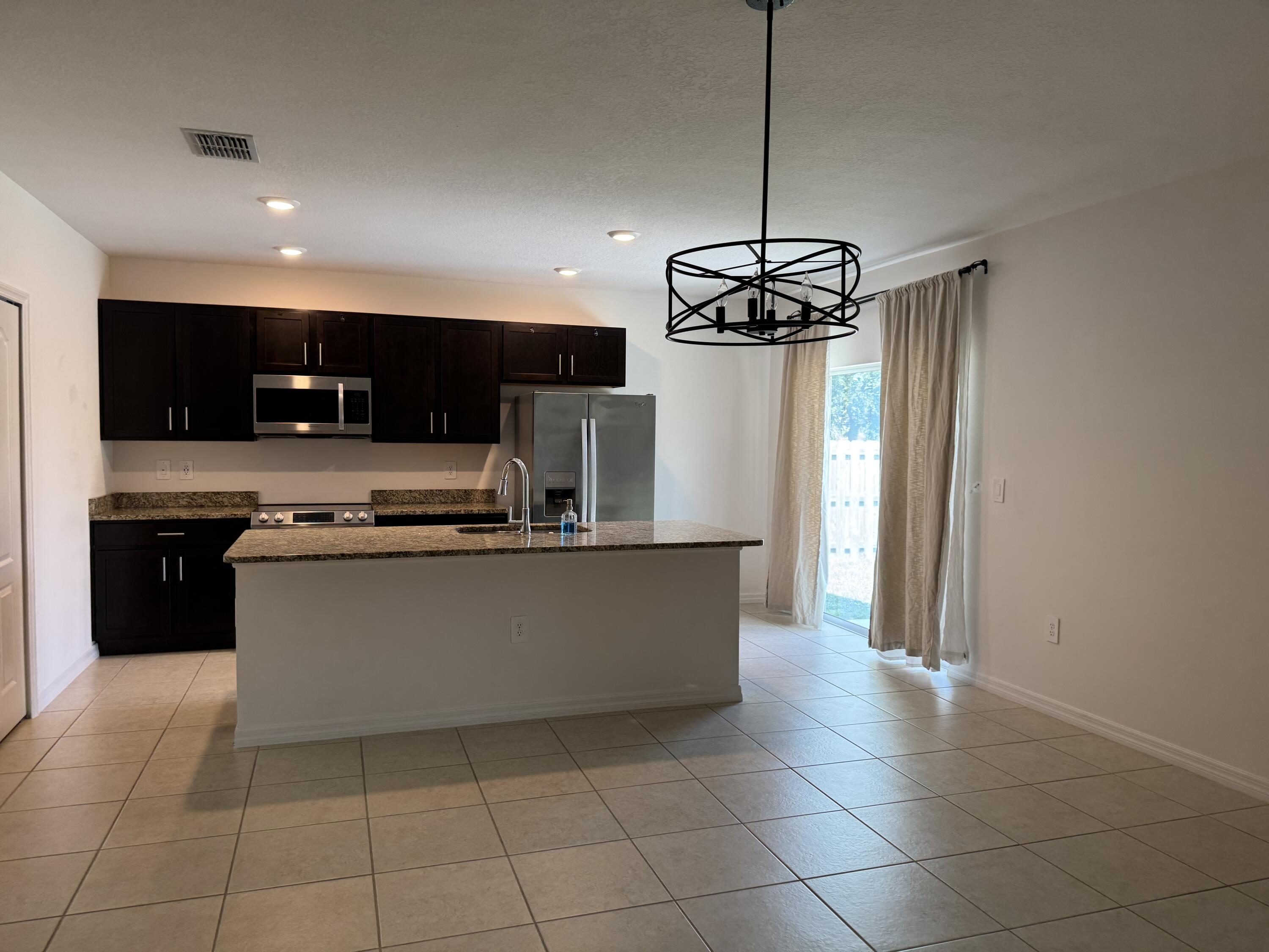 DARWIN/TULIP AREA - Residential Lease