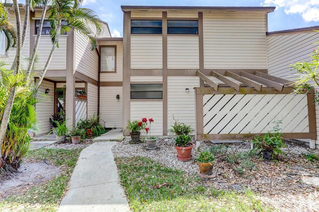 Photo of 106 Sherwood Circle #2b, Jupiter, FL 33458 (MLS # R10697266)