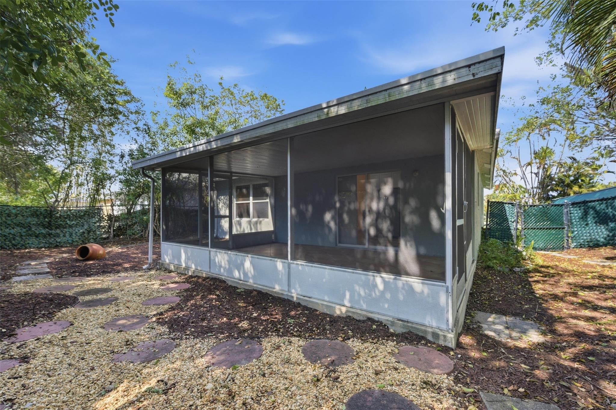 CRYSTAL KEY AT WOOLBRIGHT - Residential Lease