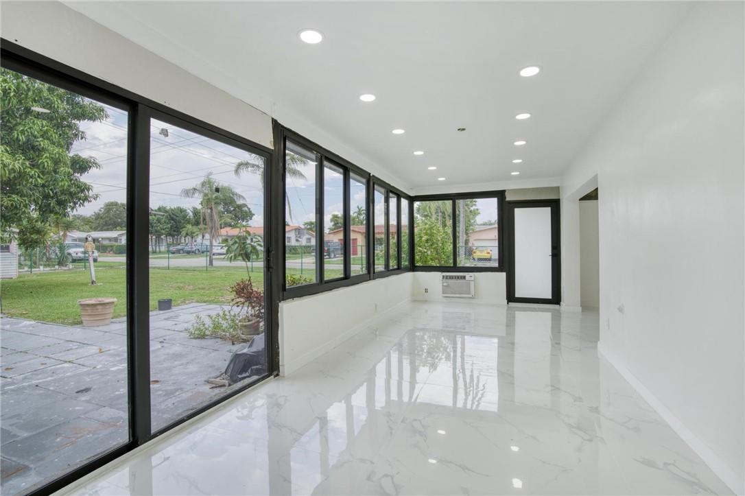 HOLLYWOOD HILLS - Residential Lease