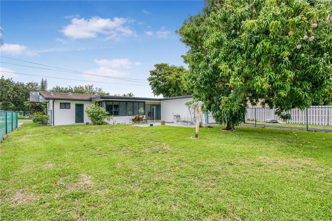 HOLLYWOOD HILLS - Residential Lease