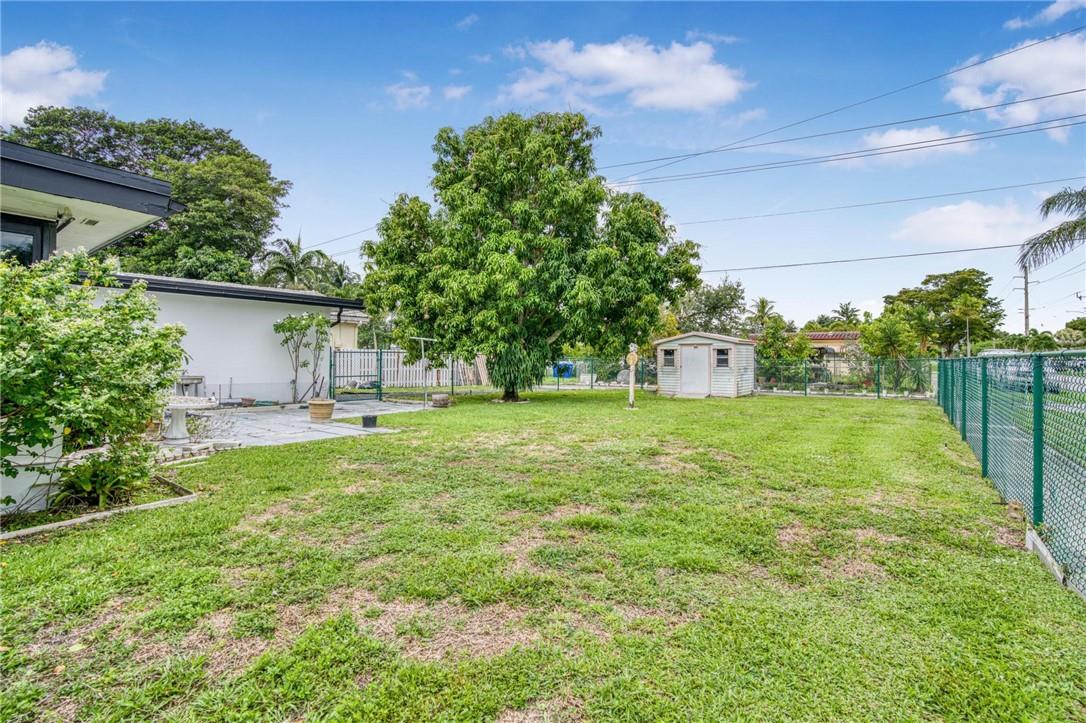 HOLLYWOOD HILLS - Residential Lease