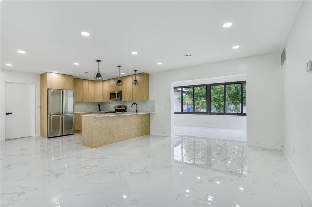 HOLLYWOOD HILLS - Residential Lease