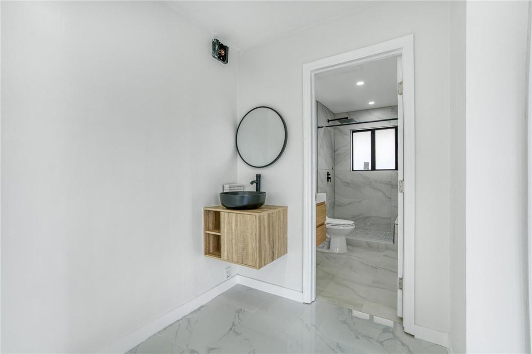 HOLLYWOOD HILLS - Residential Lease