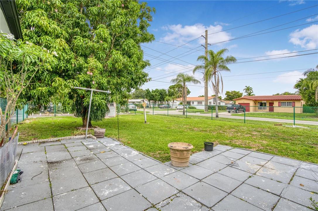 HOLLYWOOD HILLS - Residential Lease