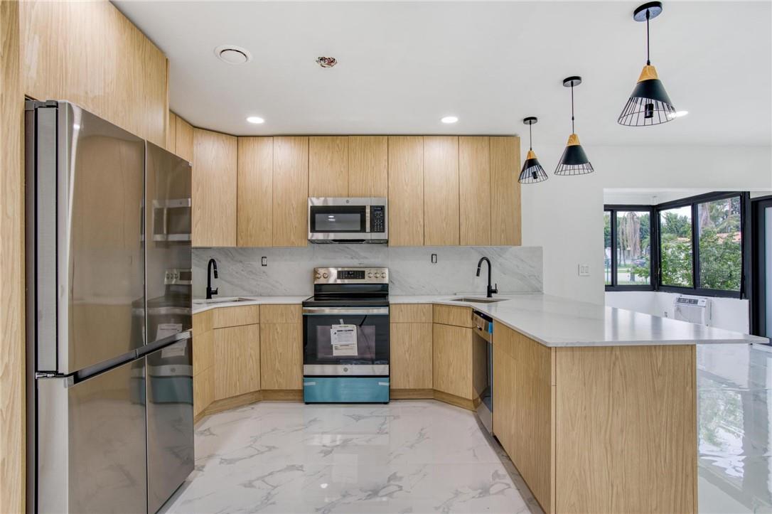 HOLLYWOOD HILLS - Residential Lease