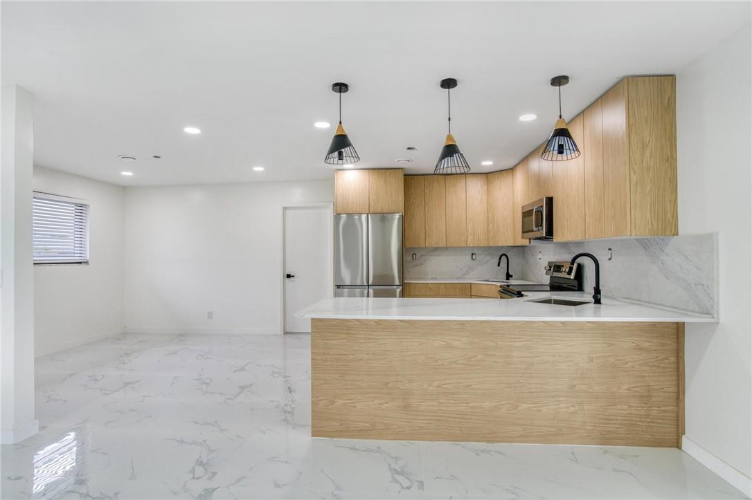 HOLLYWOOD HILLS - Residential Lease