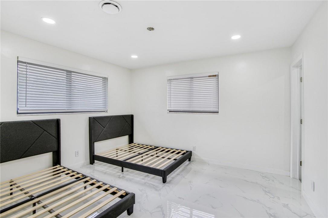 HOLLYWOOD HILLS - Residential Lease