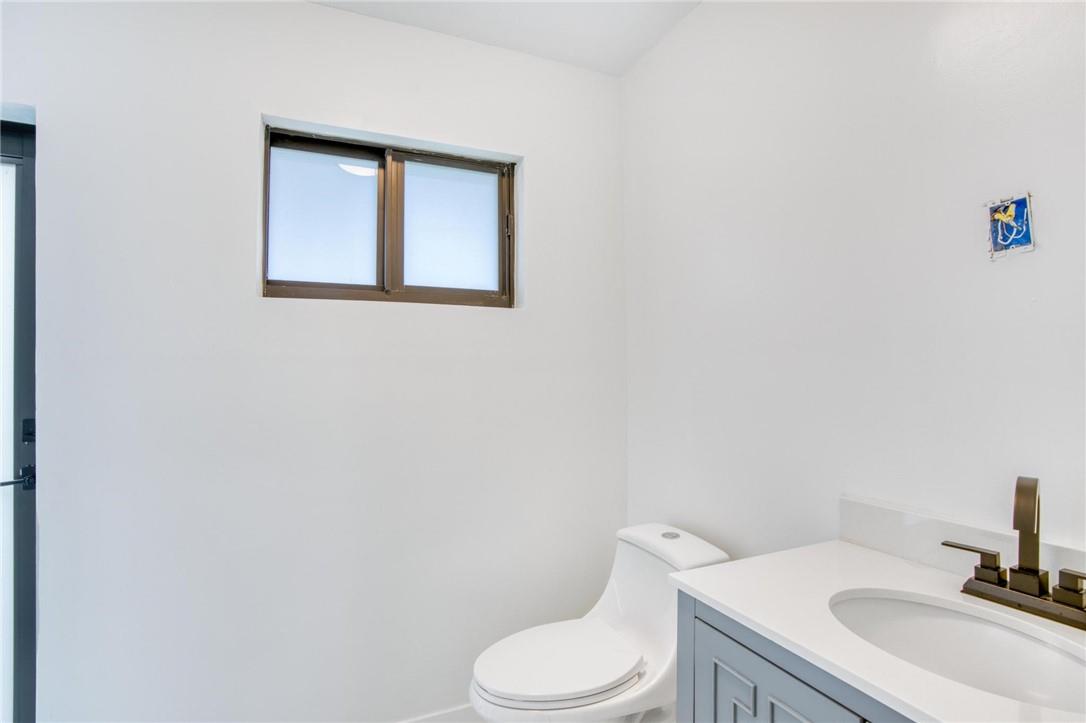 HOLLYWOOD HILLS - Residential Lease