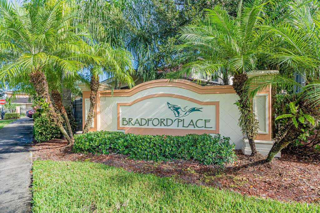 Photo of 2563 SW Stockbridge Sq Square SW, Vero Beach, FL 32962 (MLS # B26037388)