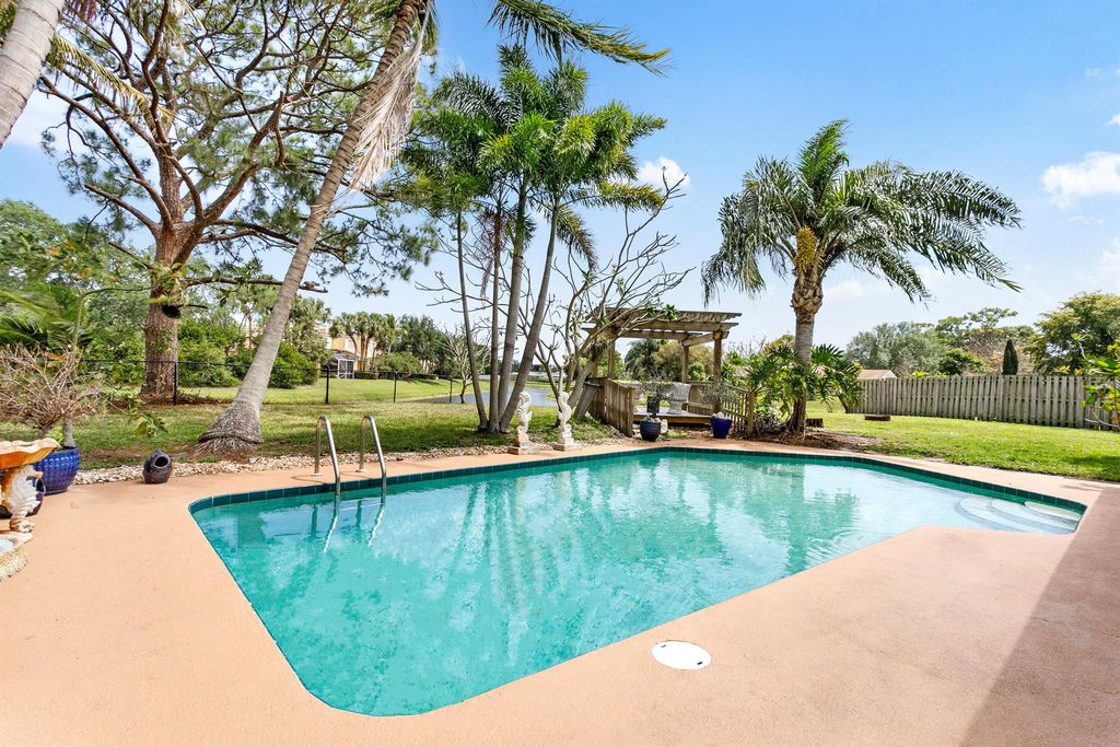 Photo of 4325 Magnolia Street, Palm Beach Gardens, FL 33418 (MLS # R11074154)