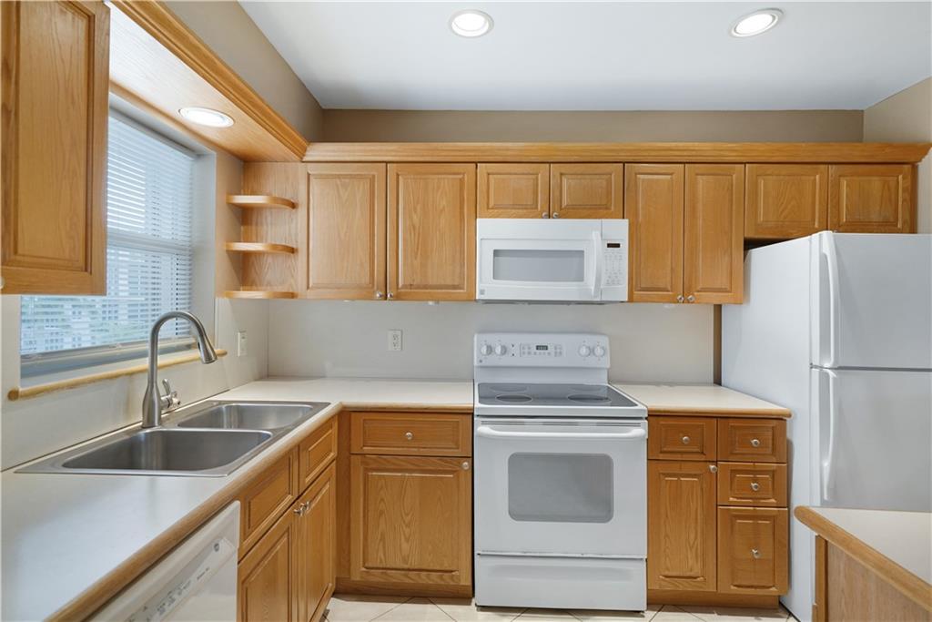 Hawthorne Manor - Residential