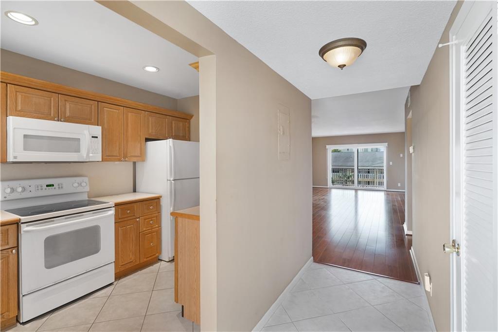 Hawthorne Manor - Residential