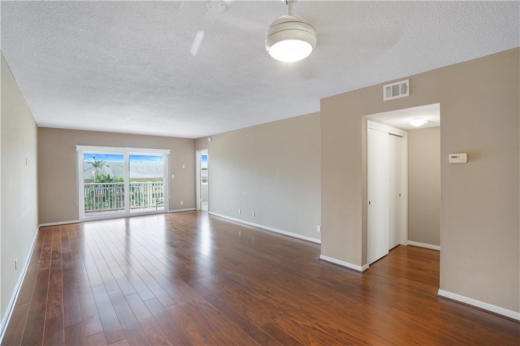 Hawthorne Manor - Residential