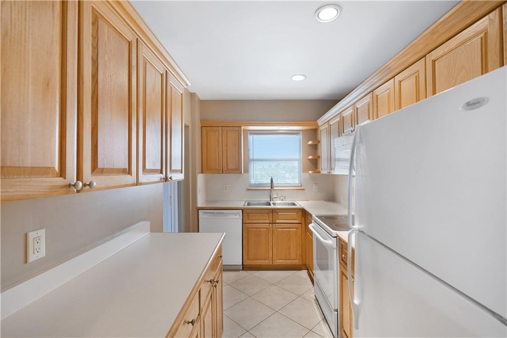 Hawthorne Manor - Residential