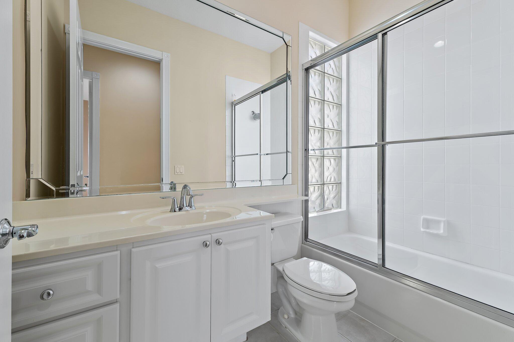 DOUBLE TREE - Residential Lease