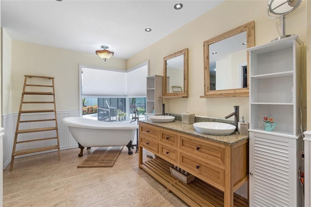Barrington Woods Wellingt - Residential