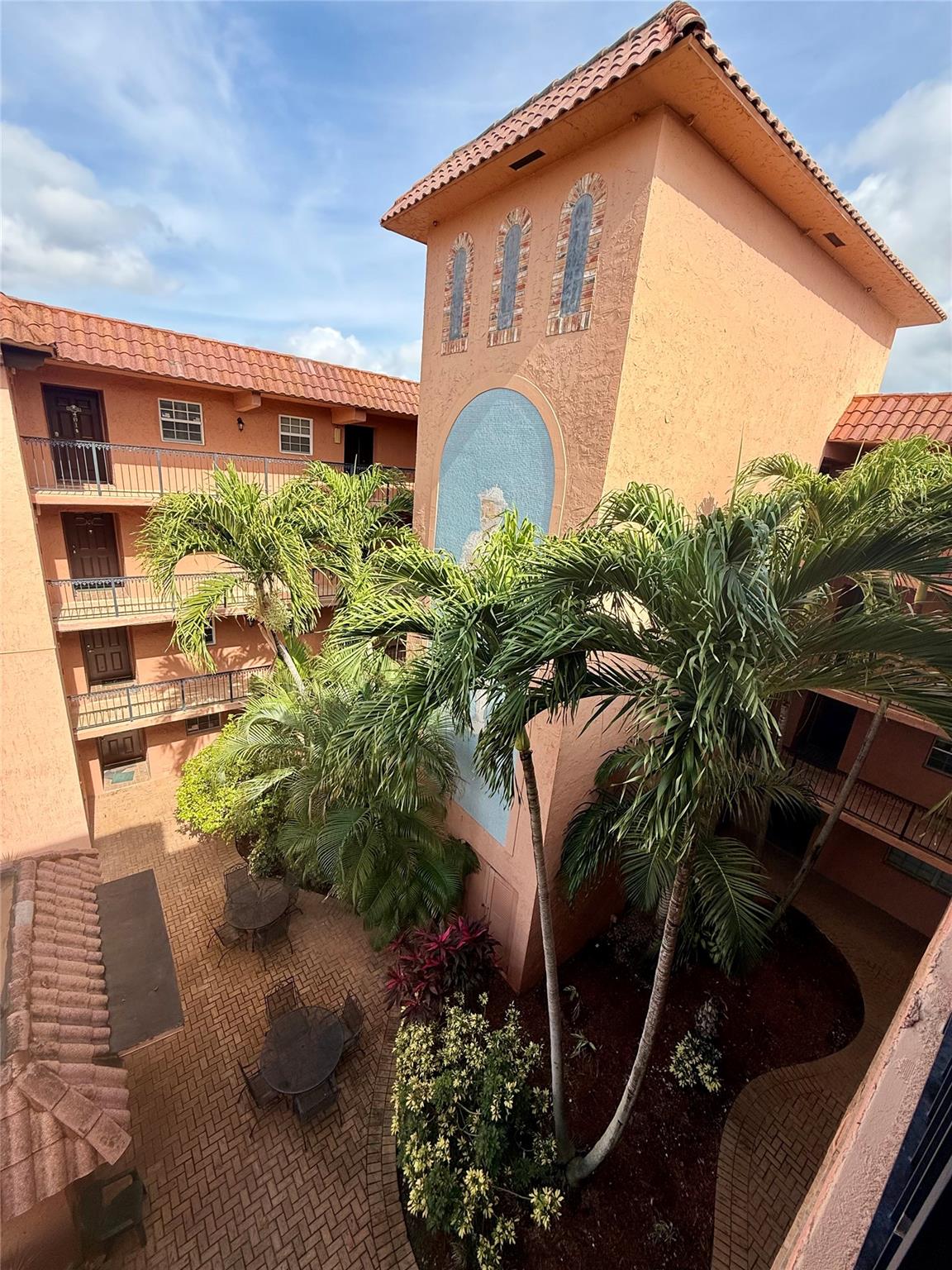 610 Tennis Club Dr 408