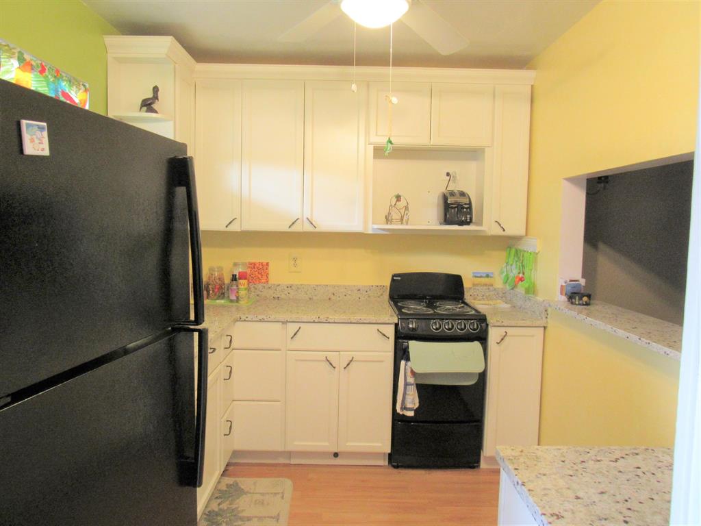 LAKESIDE VILLAGE - Residential