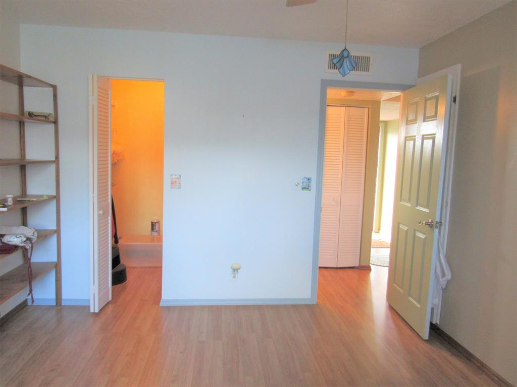 LAKESIDE VILLAGE - Residential