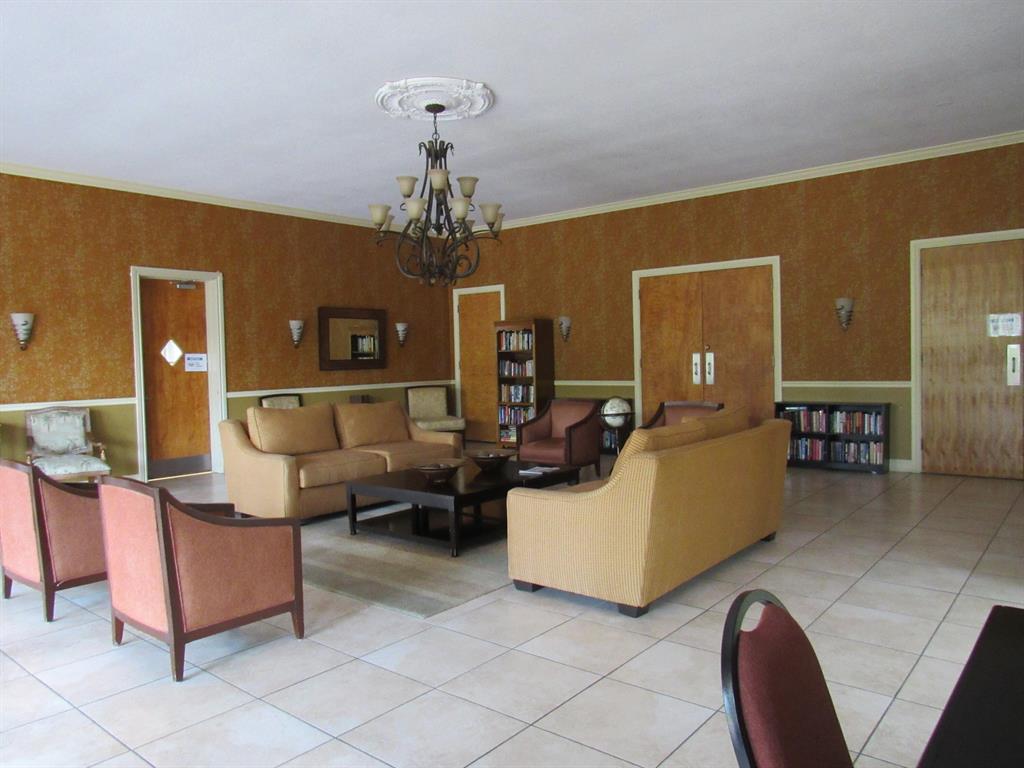 LAKESIDE VILLAGE - Residential