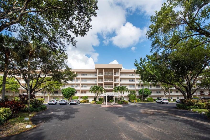 Spacious 3/2.5 Condo w/Beautiful Golf Course Views! Tucked Away in "The Oaks" Section of Palm Aire w/Single Family Homes, Villas & Low Rise Buildings! Walk In Closets In Master Bedroom & Guest Bedroom! Large Screened In, Tiled Balcony for Outdoor Living Area! Laundry Facilities Inside the Unit! Golf Membership Available! Community Park Only 1 minute drive from unit has 8 tennis court, basket ball court, volleyball & playground. Offered fully furnished with fully equipped kitchen and all utilities included! Truly turn-key!
