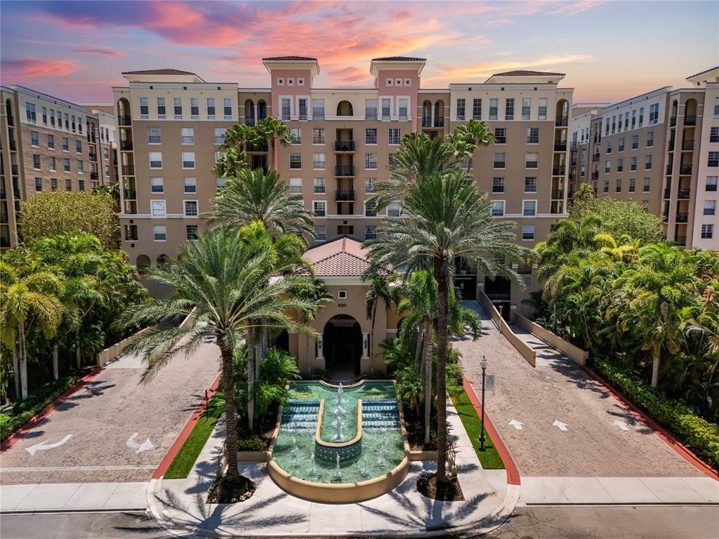 INVESTOR FRIENDLY- CAN RENT IMMEDIATELY; WALKING DISTANCE TO LAS OLAS BLVD AND NEW RIVER; Private balcony and bedroom views overlooking the Smoker Family Park and offering panoramic views of the downtown Fort Lauderdale skyline. Just a short walk to the vibrant Las Olas Boulevard and New River, you'll have the best of dining, shopping, and entertainment at your fingertips! This condo is a rare gem! PET FRIENDLY, CITY VIEWS, WASHER/DRYER IN UNIT.