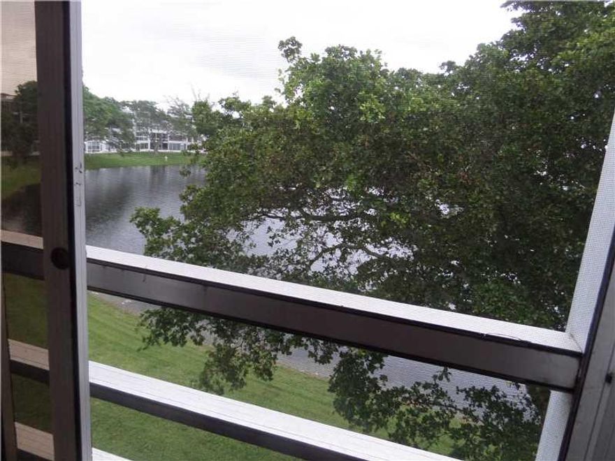 4th floor unit 1 bedroom 1 bath fully furnished, beautiful lake view, and close to elevator and the laundry room. Central air, and large patio 8'5" square feet.Owners are motivated to sell.  Community claims 55+