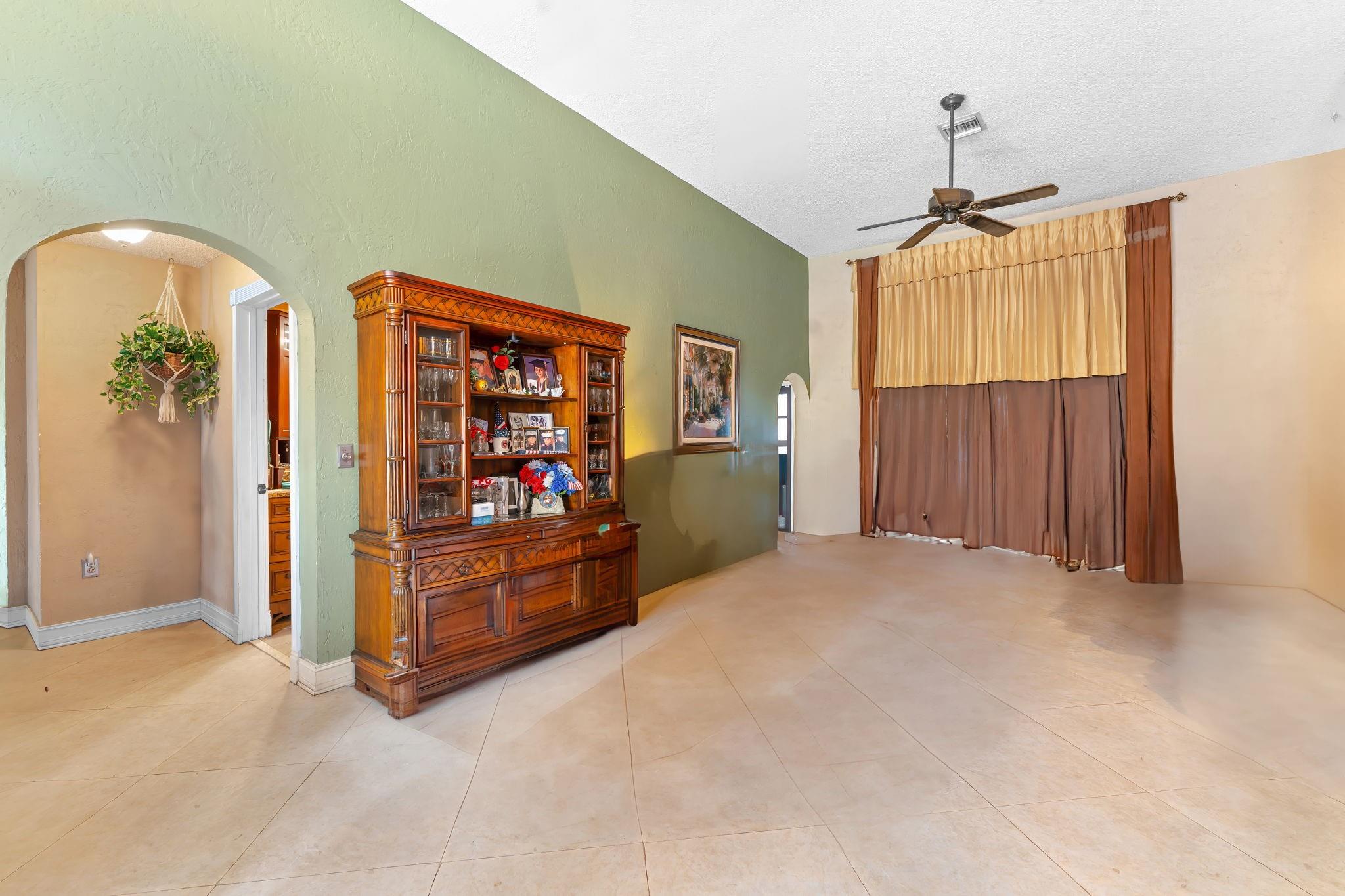 5341 NW 44th Ave