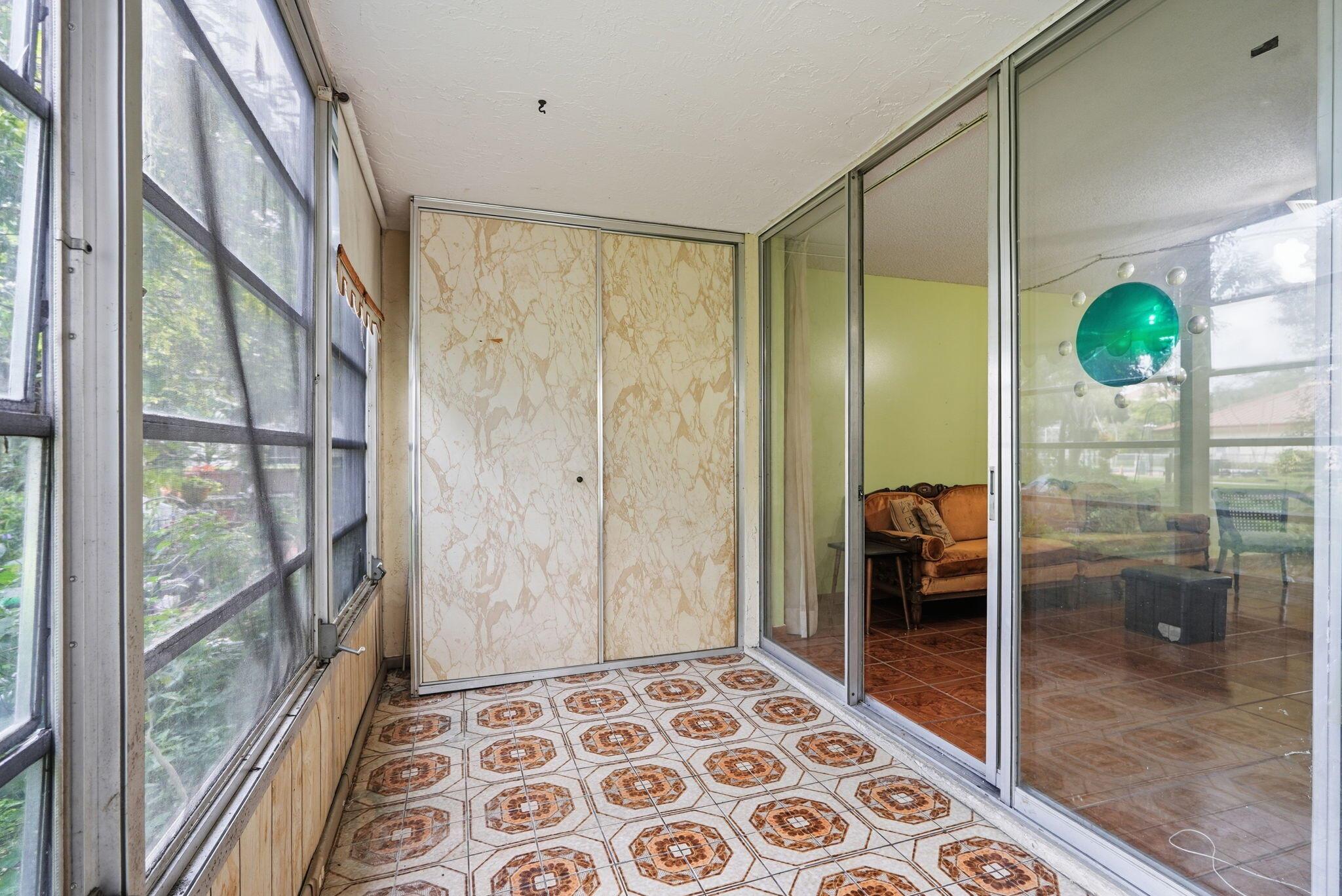 CYPRESS CHASE CONDO NO 5 - Residential