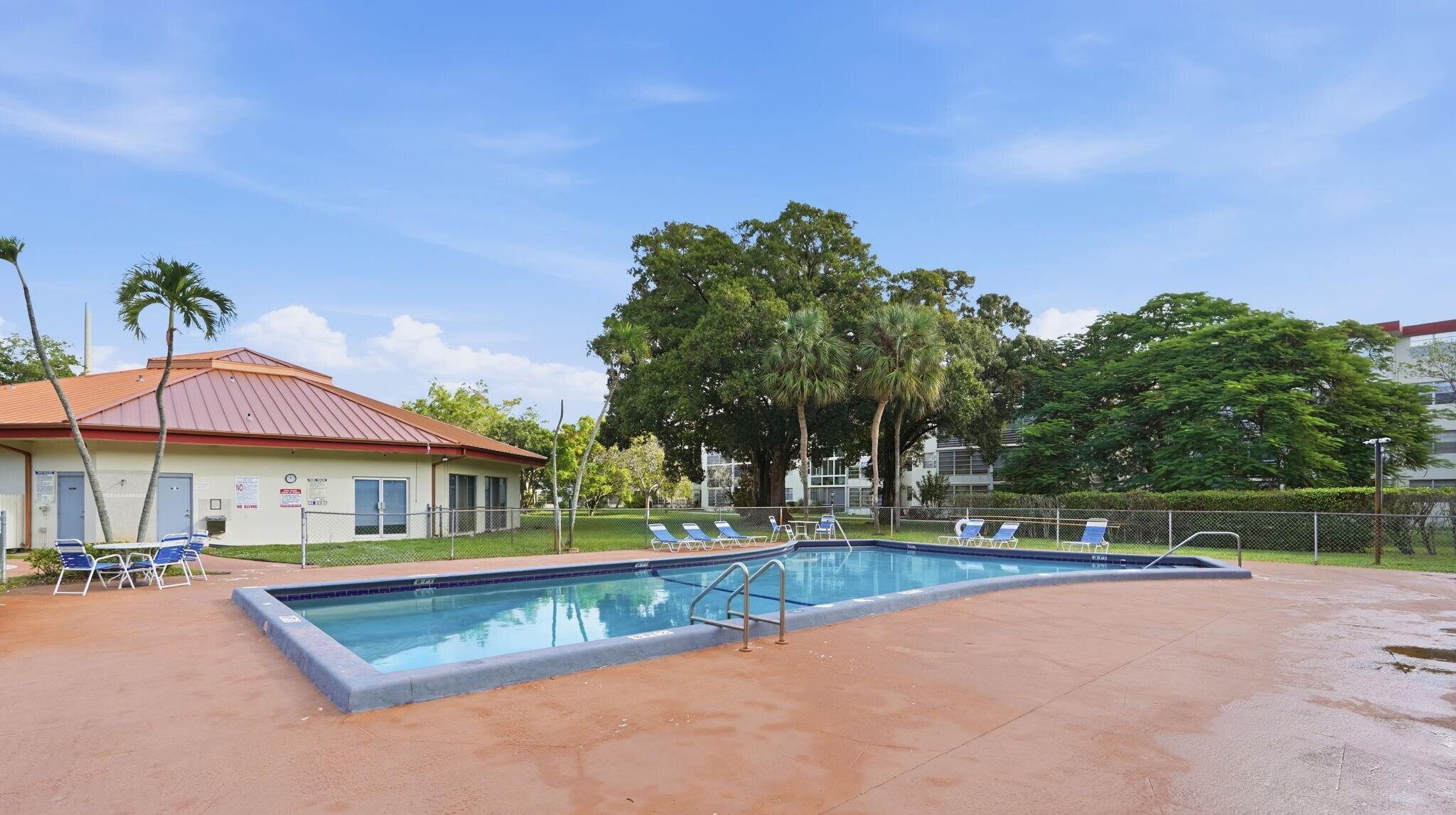 CYPRESS CHASE CONDO NO 5 - Residential