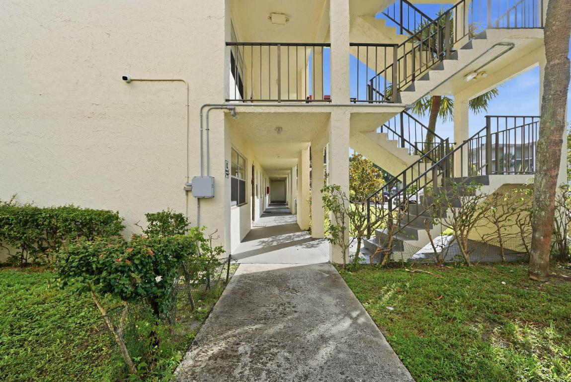 CYPRESS CHASE CONDO NO 5 - Residential