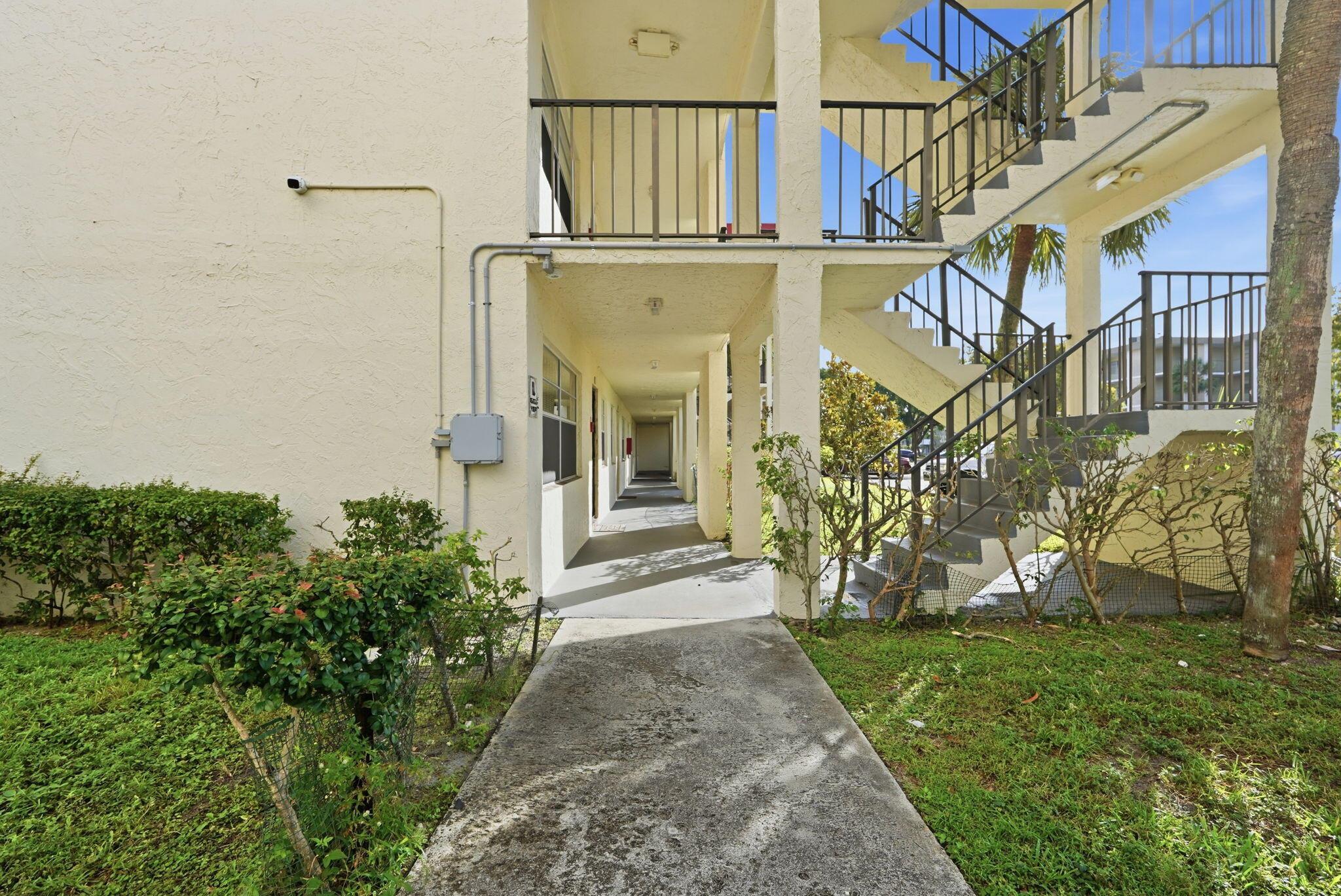 CYPRESS CHASE CONDO NO 5 - Residential