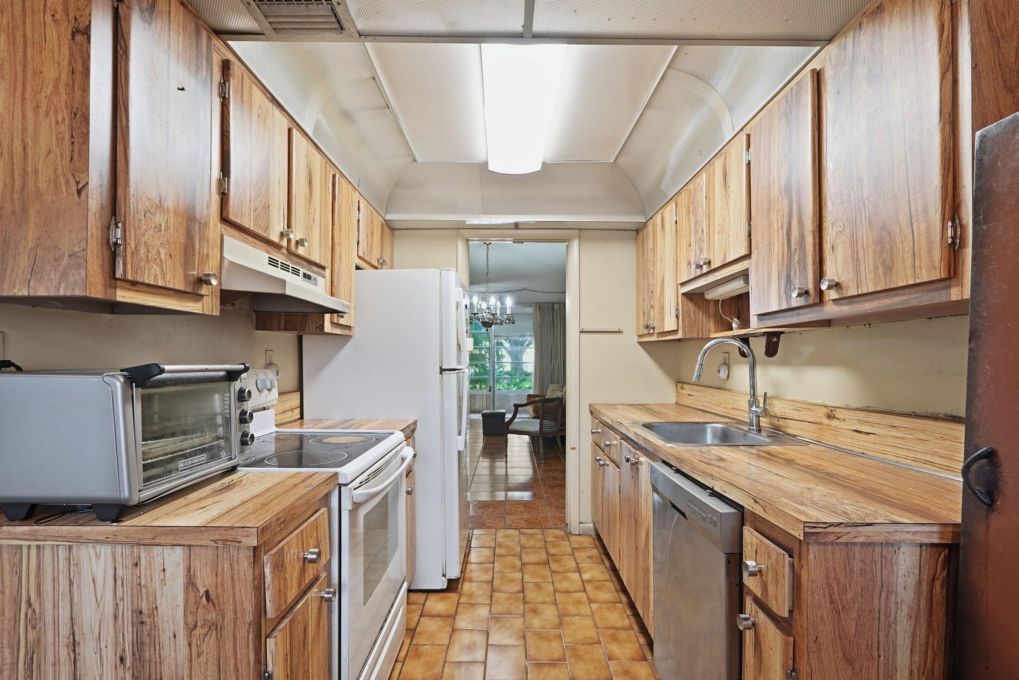 CYPRESS CHASE CONDO NO 5 - Residential