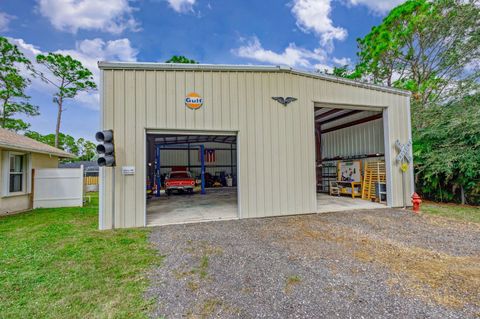 A home in Loxahatchee