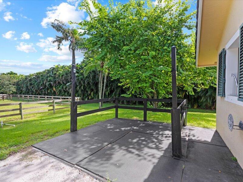 PALM GLADE RANCHES - Residential