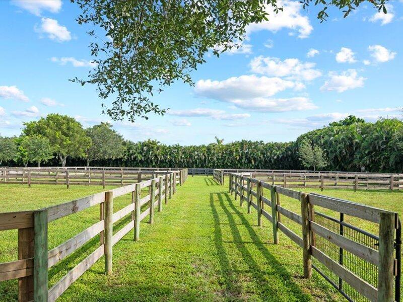 PALM GLADE RANCHES - Residential