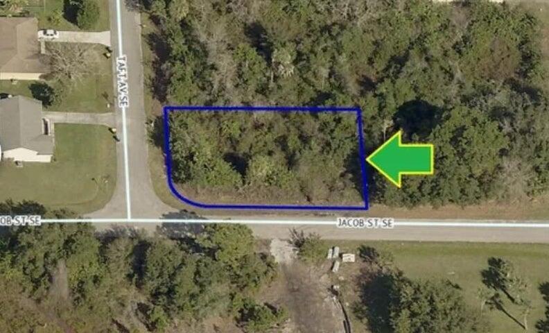 This VACANT RESIDENTIAL LAND, SINGLE FAMILY PLATTED Is available for you to build your Dream Home. This 0.26 Acre Corner Lot, is located on paved roads, in the much Sought-after Port Malabar Unit 15 Area of Palm Bay. This great community offers high profile stores, medical services, restaurants, close to the Palm Bay Aquatic Center, Florida State College and local Schools; Kennedy Space Ctr., Brevard Zoo Quick access to I-95 or Florida's Turnpike. Start drafting up your plan to build. SIGN ON THE LOT