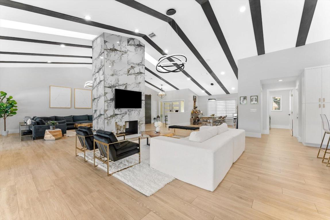 WOODFIELD HUNT CLUB II - Residential