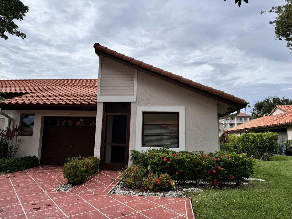 Photo of 6175 Kings Gate Circle, Delray Beach, FL 33484 (MLS # R11015135)