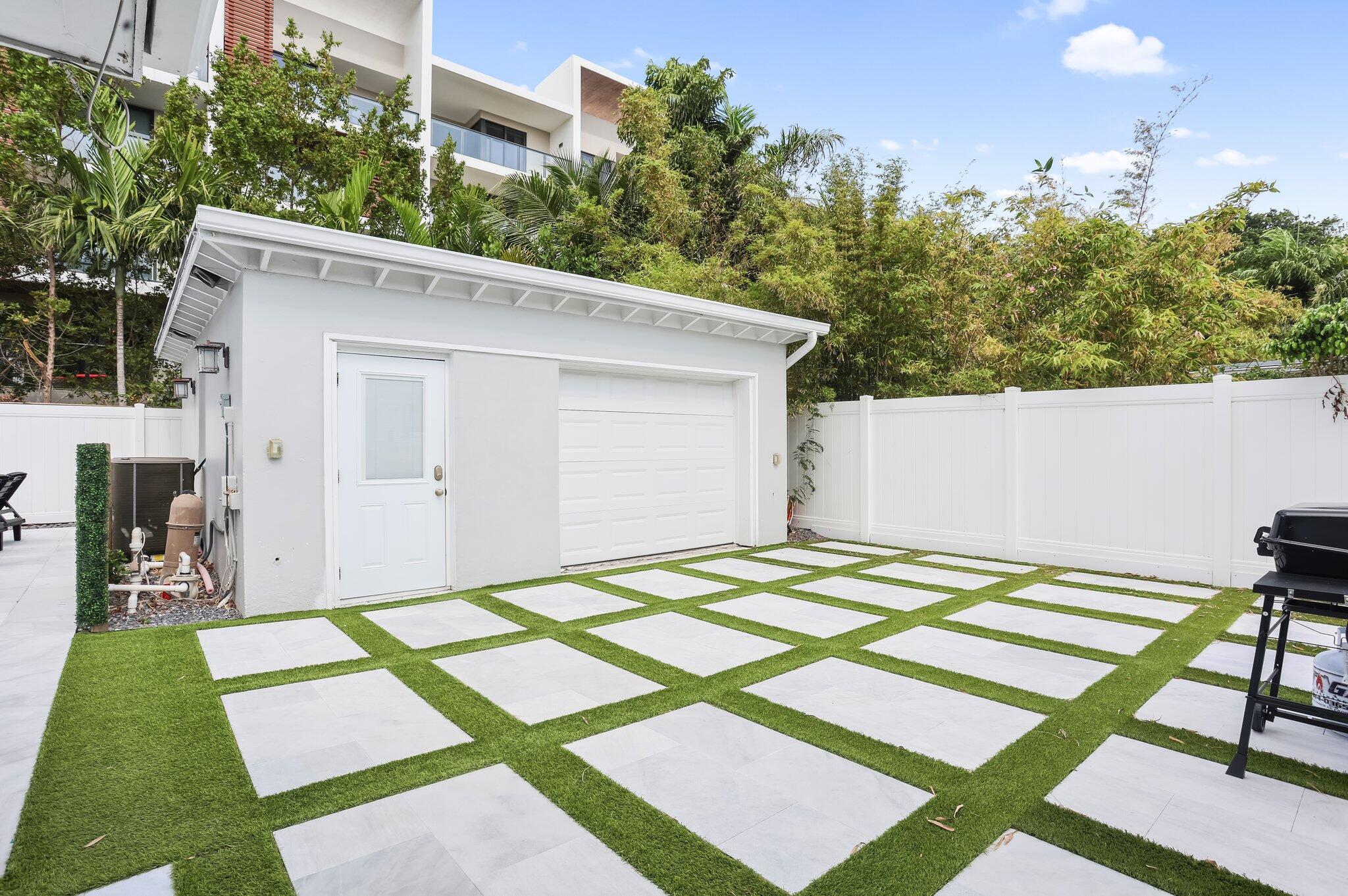 LAUDERDALE BEACH - Residential