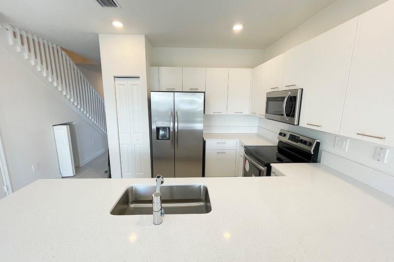 2352 NW 125th St