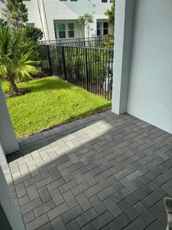 CROSSINGS OF WESTLAKE - Residential Lease