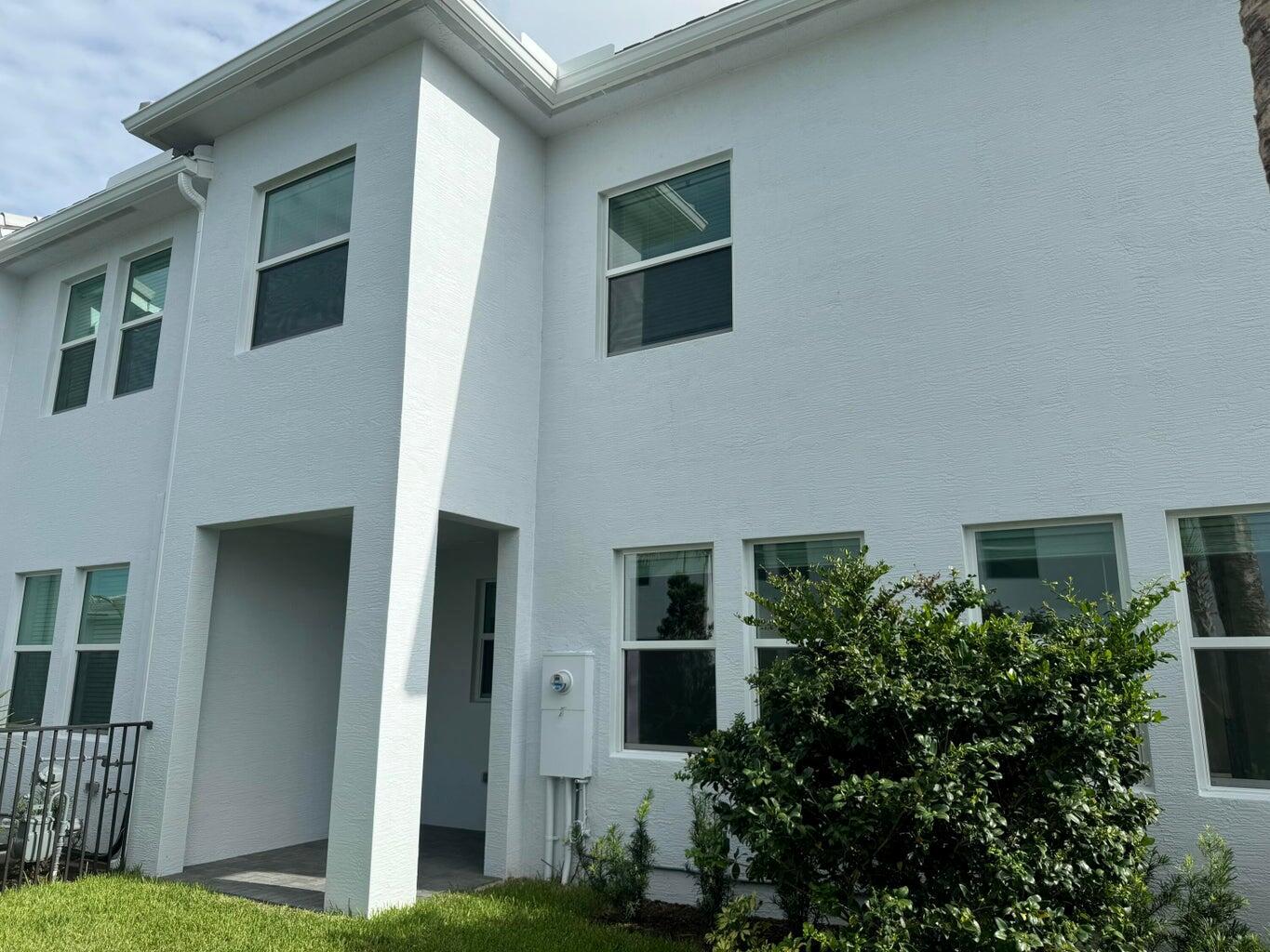 CROSSINGS OF WESTLAKE - Residential Lease