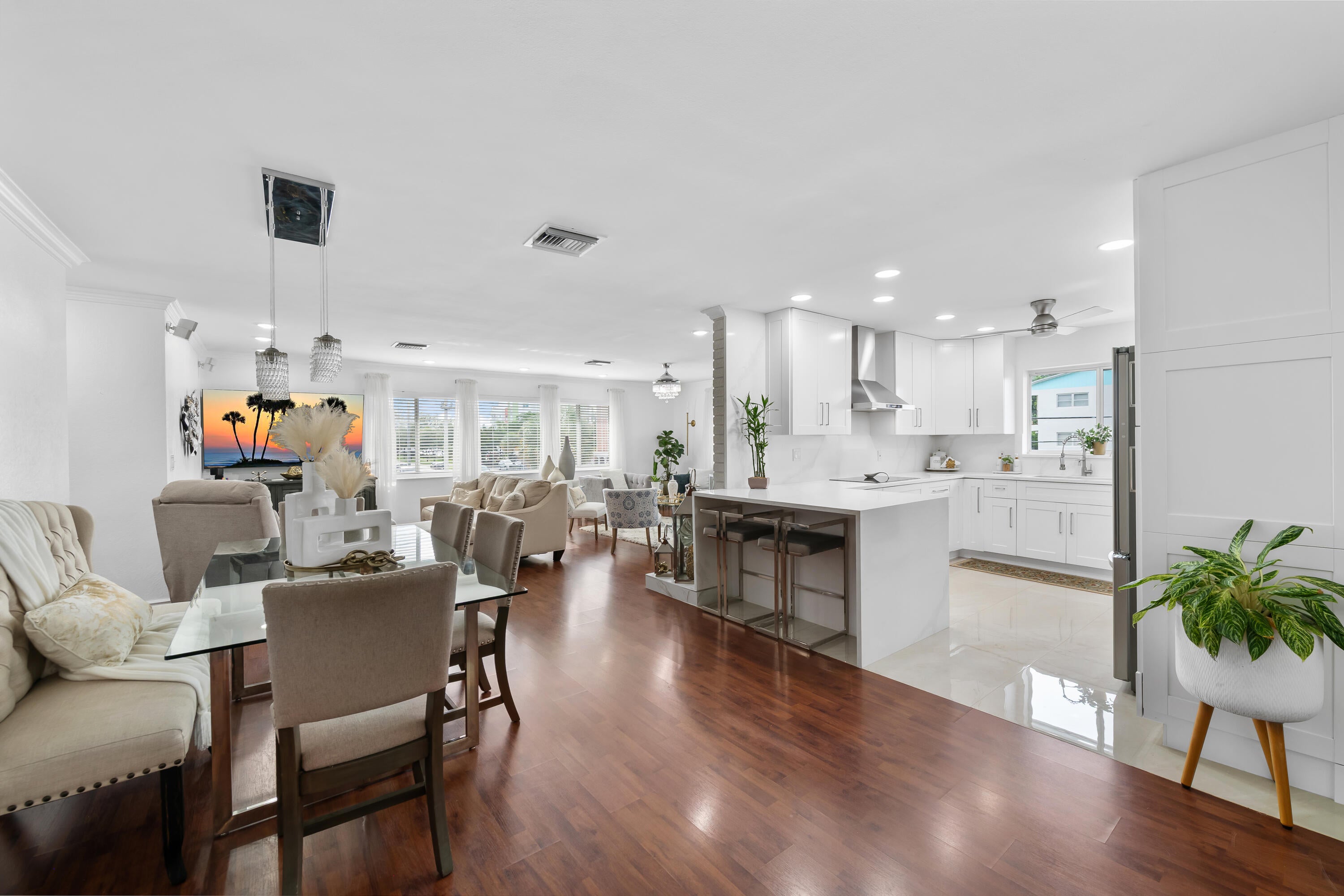 1040 CRYSTAL LAKE Drive 4