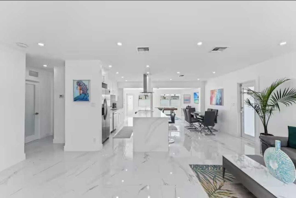 Photo of 1713 NE Ne 7th Terrace NE, Fort Lauderdale, FL 33305 (MLS # R11145917)