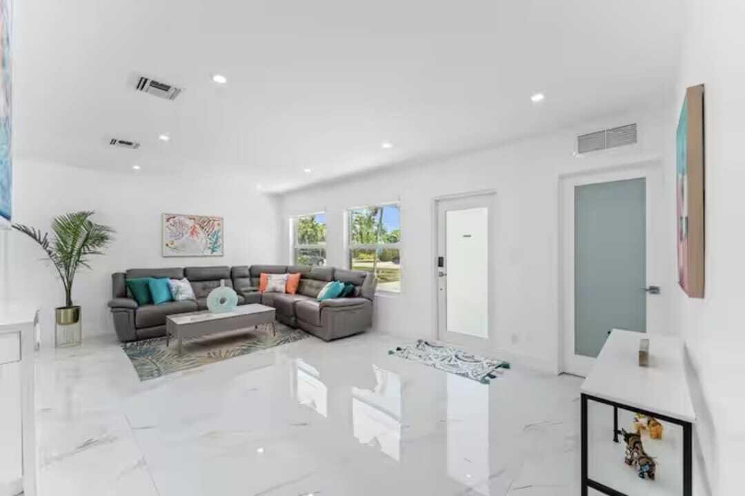 1713 NE Ne 7th Terrace NE