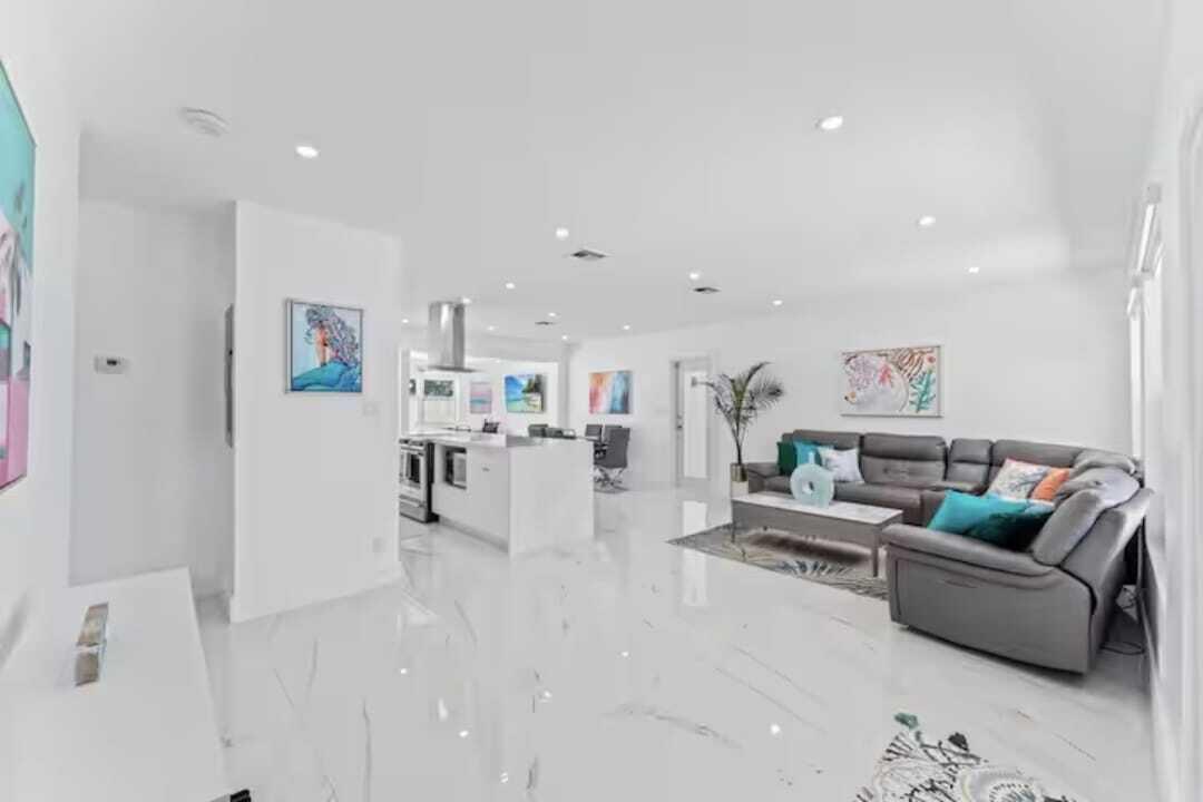 1713 NE Ne 7th Terrace NE