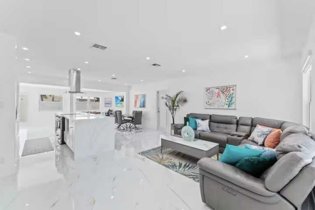 1713 NE Ne 7th Terrace NE