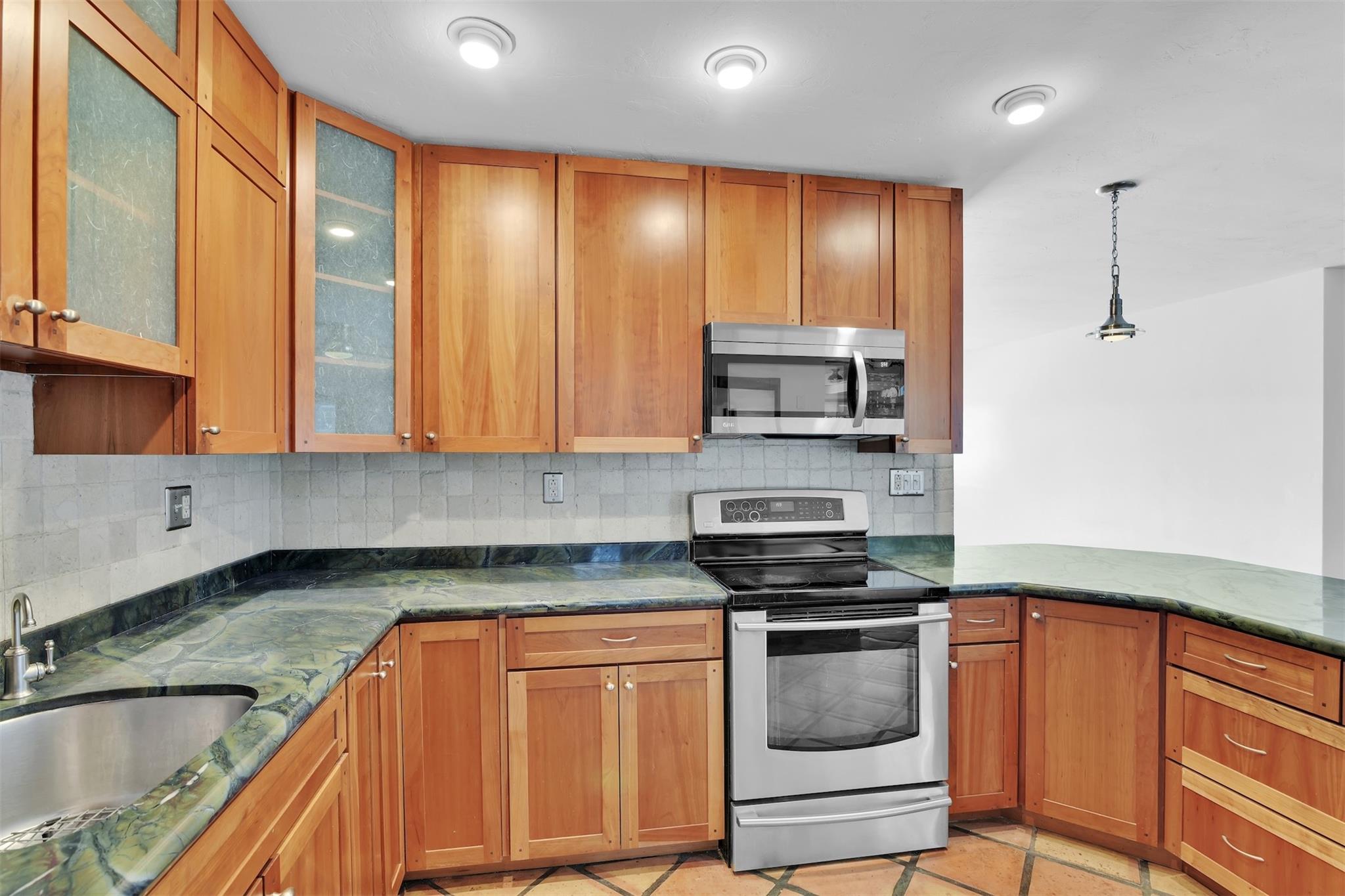 341 SE 8th St